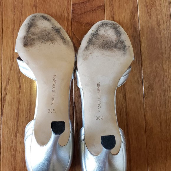 Manolo Blahnik Silver D'Orsay Heel - Picture 4 of 8